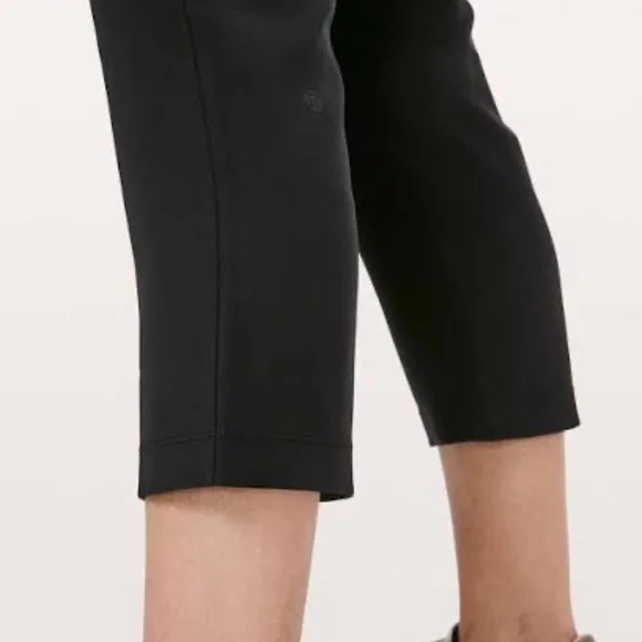Lululemon black on the fly pant-size 6 - Picture 3 of 6